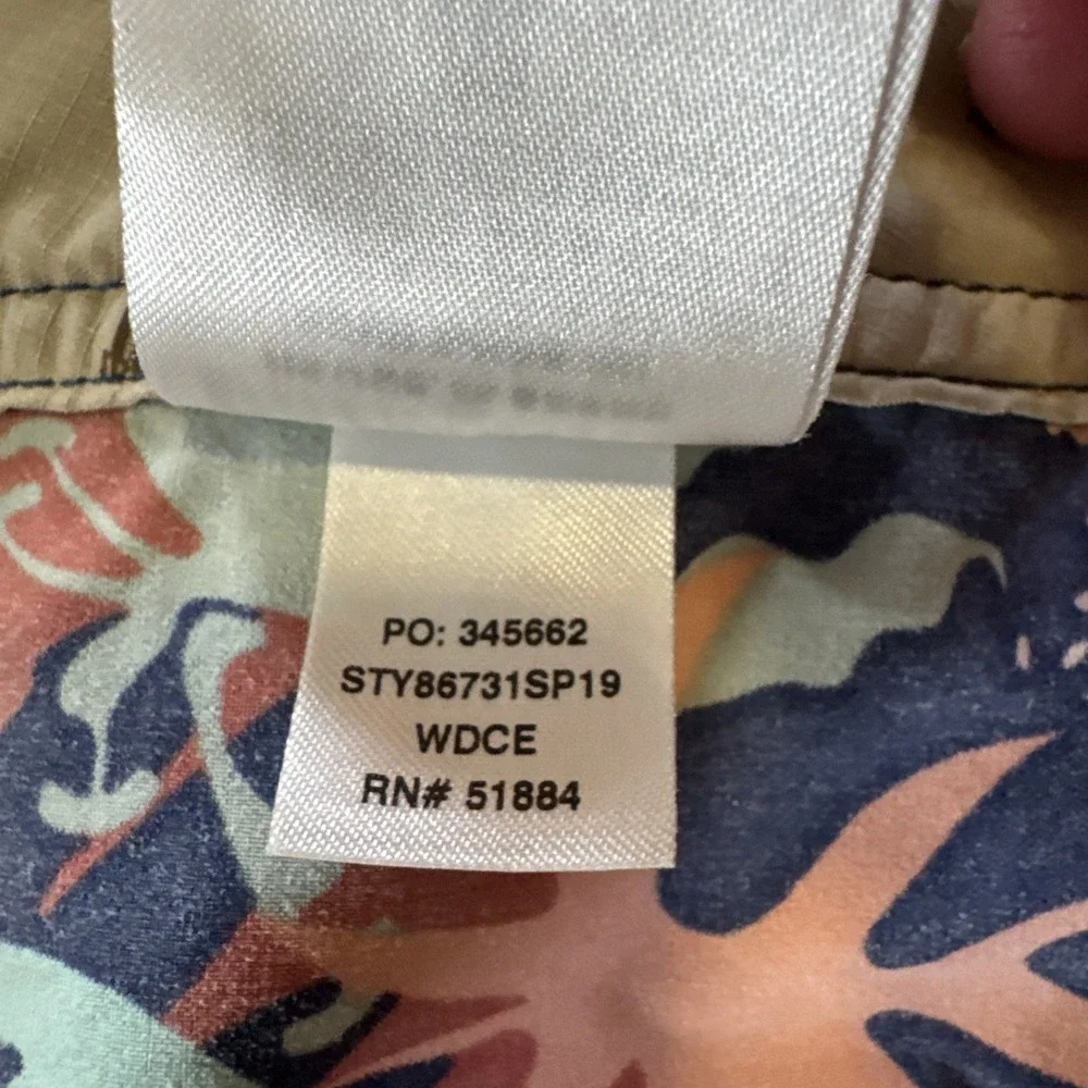 Patagonia‎ Men's Size 32 Wavefarer Scallop Hem Board Shorts Hawaiian Sunset